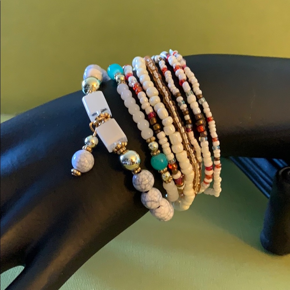 ‼️SALE‼️Bohemian Style Beaded Bracelets - Picture 1 of 4